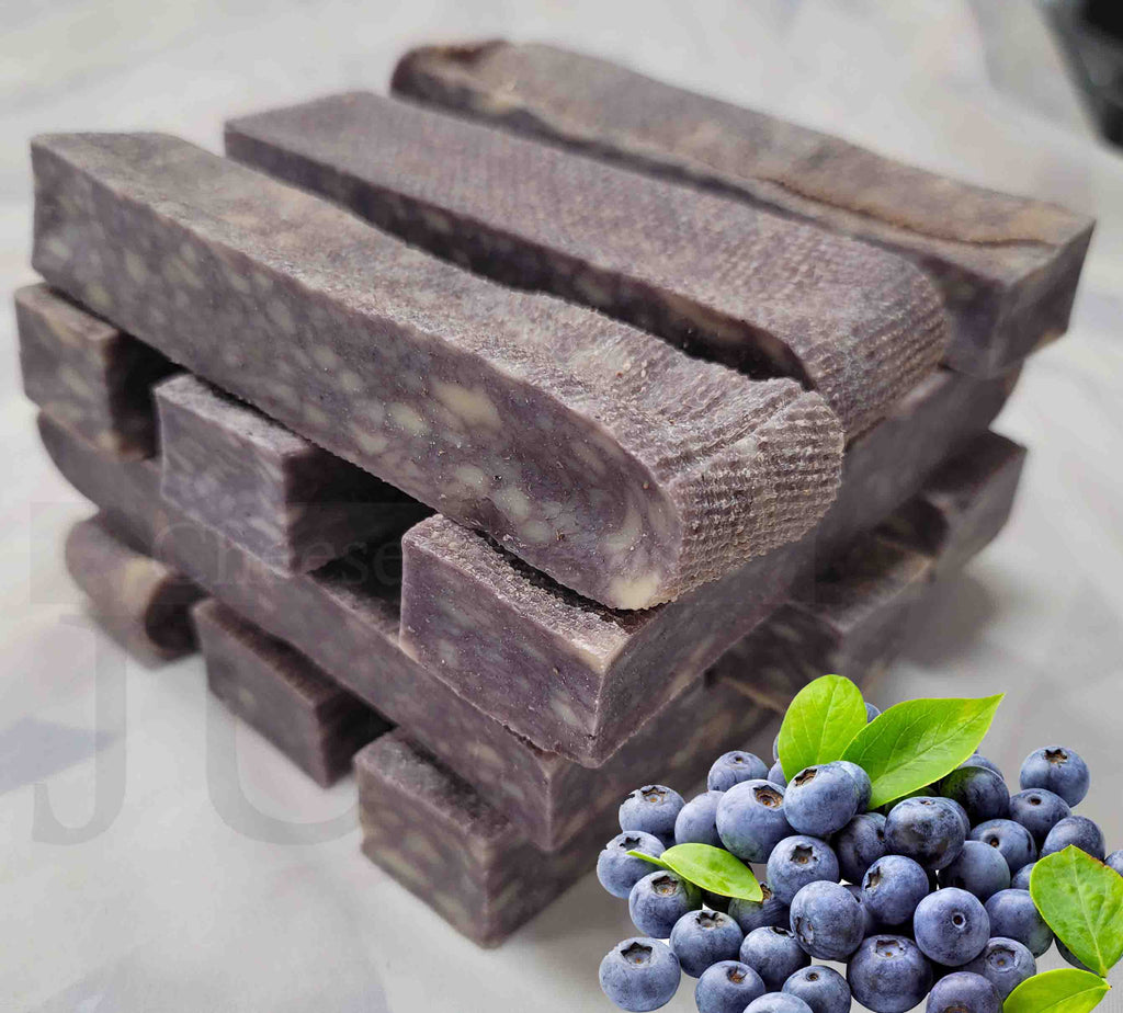 Dog cheese chew.  Blueberry M/L Himalayan Yak  ~5.8oz 165gr
